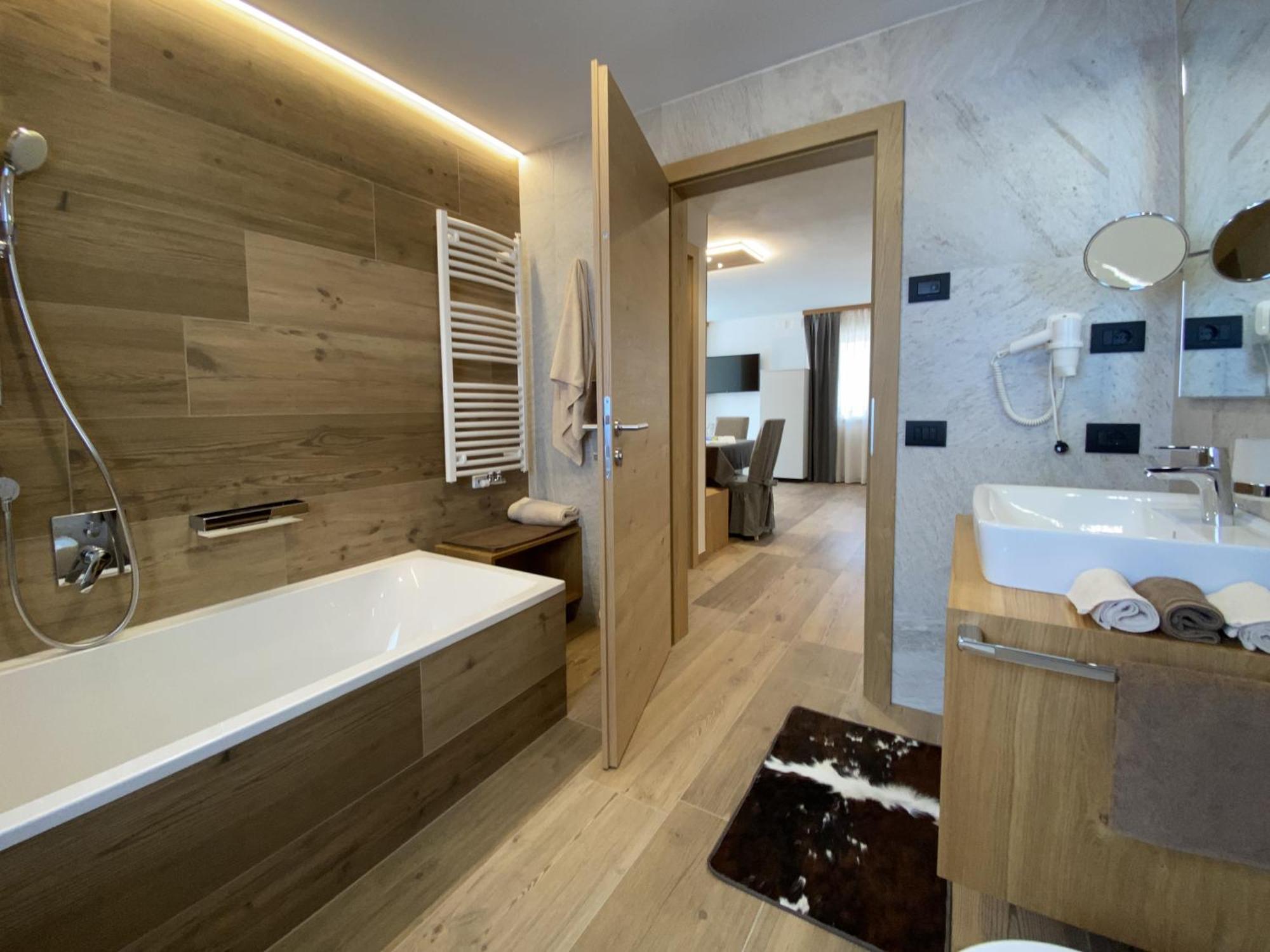 Ciasa Nene Franzl Aparthotel บาเดีย ภายนอก รูปภาพ